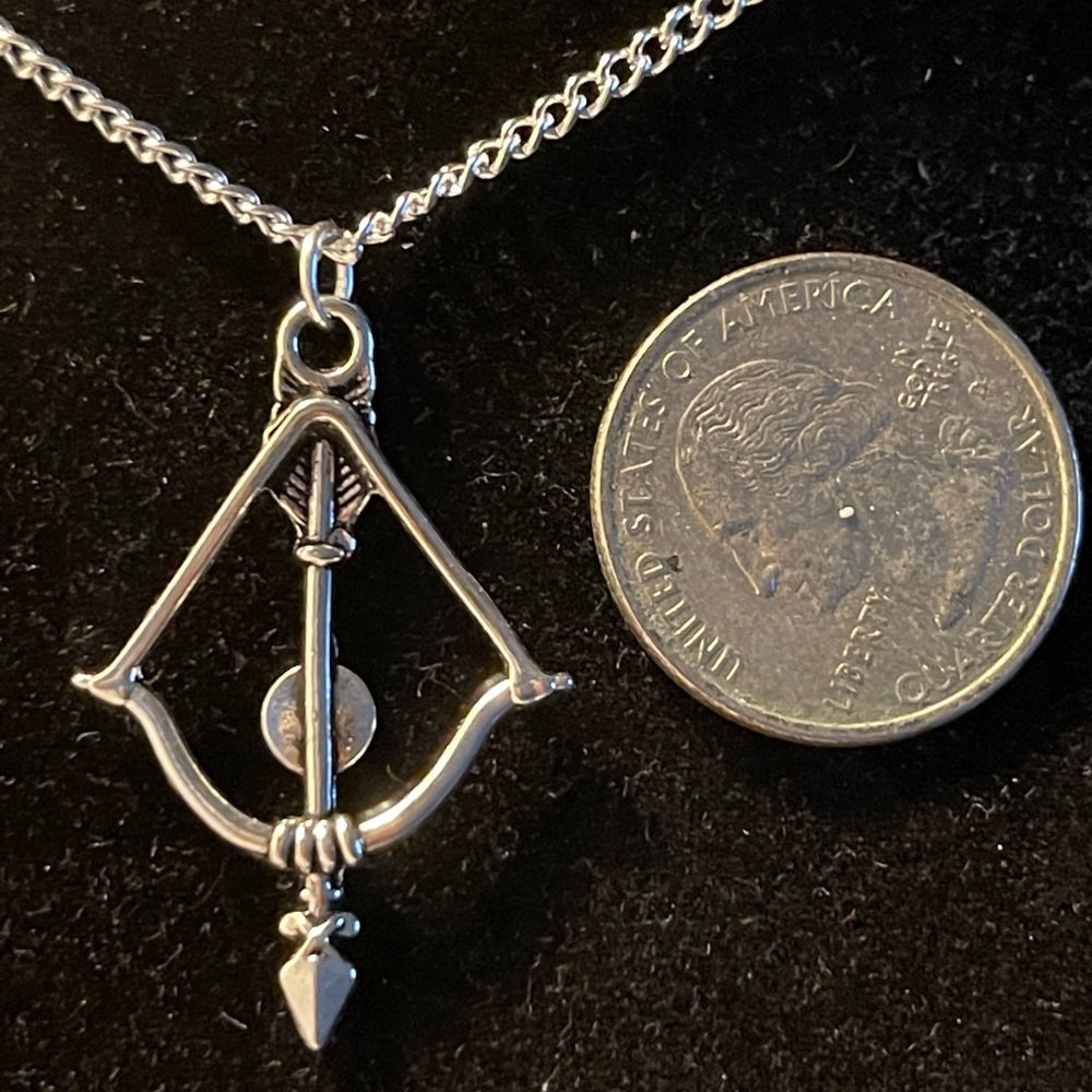 Pendant Chain Necklace (Bow & Arrow) - Picture 4 of 5